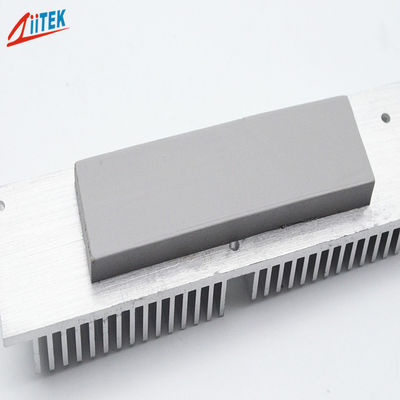 電気隔離 8.0W 熱パッド 熱伝導性 シリコンパッド 熱管理材料