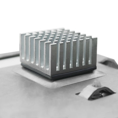 6.5W 高品質のカスタマイズされたシリコン熱パッド LED CPU GPU MOSのための熱ギャップ埋め込み隔熱シート
