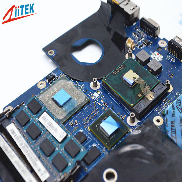 自己接着脱熱器熱パッドの粘着性がある絶縁材青い3.2W/MK CPUのラップトップの冷却