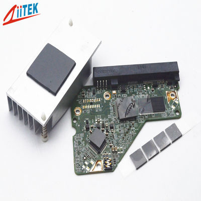 柔らかいダークグレー 1.5W/MK 産業用電子機器のための熱伝導吸収材料