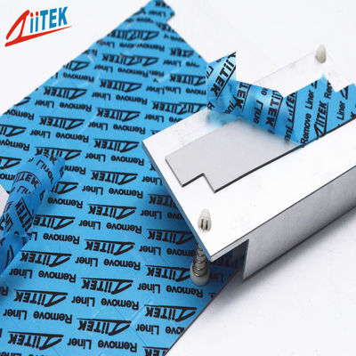 灰色電子デバイスのための白いCPUの熱パッド